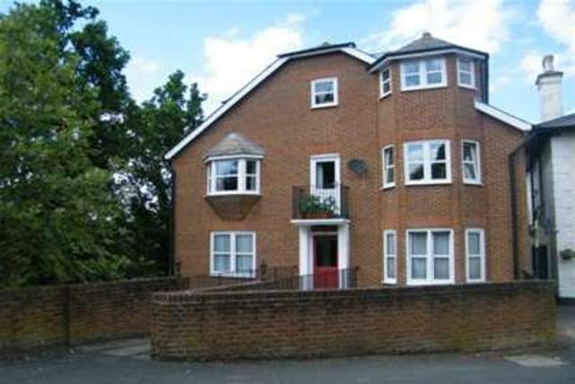  Image of 1 bedroom Flat to rent in Upper Bridge Road Redhill RH1 at Redhill, RH1 6DD