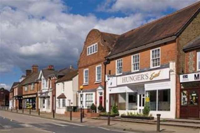  Image of 1 bedroom Flat to rent in Upper Bridge Road Redhill RH1 at Redhill, RH1 6DD