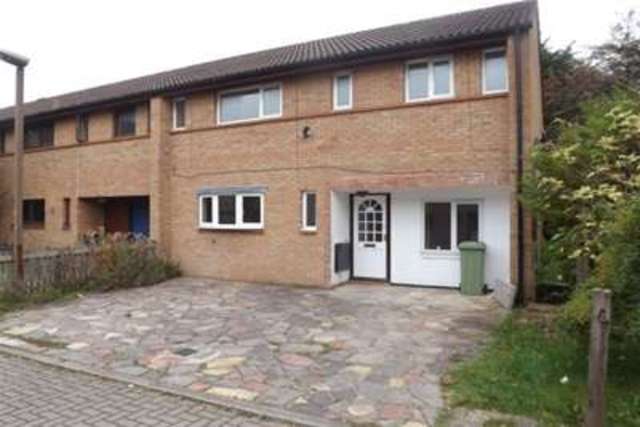  Image of 5 bedroom Detached house to rent in Verity Place Oldbrook Milton Keynes MK6 at Milton Keynes, MK6 2QF