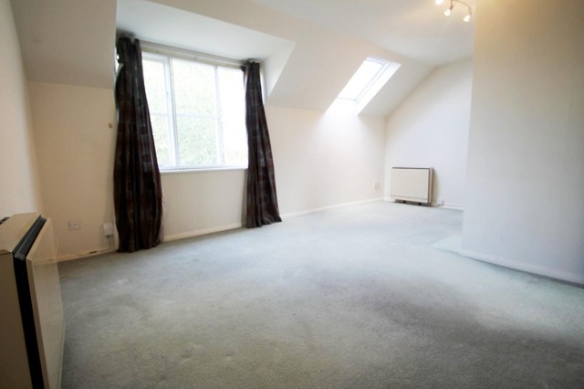  Image of 1 bedroom Flat to rent in Twyford Road St. Albans AL4 at Jersey Farm  St Albans, AL4 9BT