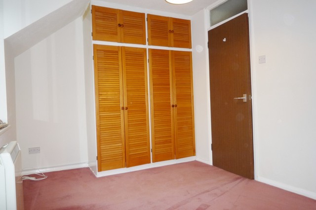  Image of 1 bedroom Flat to rent in Twyford Road St. Albans AL4 at Jersey Farm  St Albans, AL4 9BT