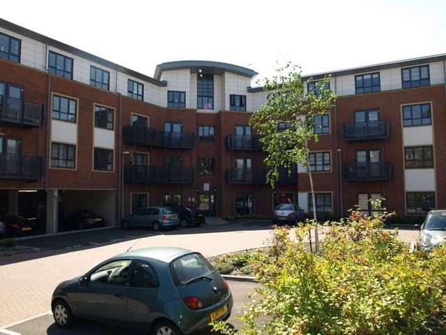  Image of 2 bedroom Apartment to rent in Wallis Square Farnborough GU14 at Wallis Square  Farnborough, GU14 7GS
