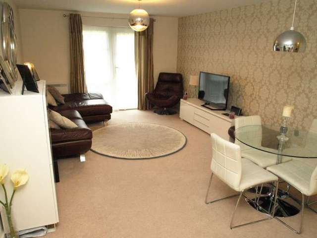  Image of 2 bedroom Apartment to rent in Wallis Square Farnborough GU14 at Wallis Square  Farnborough, GU14 7GS