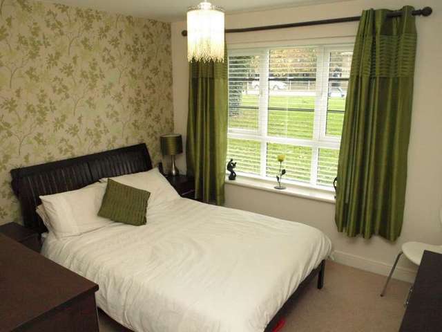  Image of 2 bedroom Apartment to rent in Wallis Square Farnborough GU14 at Wallis Square  Farnborough, GU14 7GS