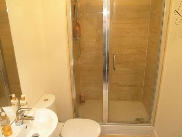  Image of 2 bedroom Apartment to rent in Wallis Square Farnborough GU14 at Wallis Square  Farnborough, GU14 7GS