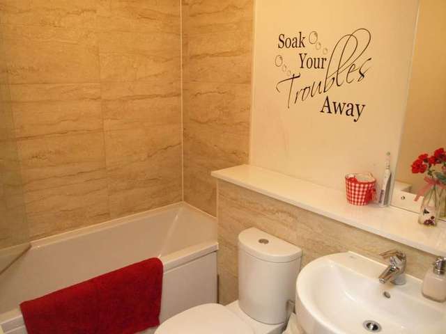  Image of 2 bedroom Apartment to rent in Wallis Square Farnborough GU14 at Wallis Square  Farnborough, GU14 7GS