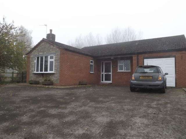  Image of 3 bedroom Detached house for sale in Washdyke Lane Glentham Market Rasen LN8 at Washdyke Lane  Glentham, LN8 2ER