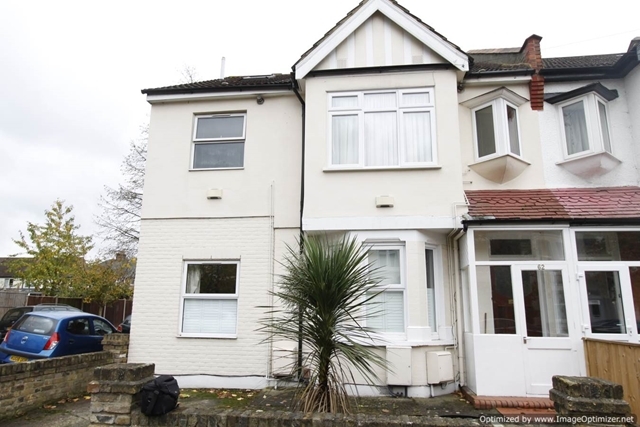  Image of 2 bedroom Apartment to rent in Clarendon Road Colliers Wood London SW19 at Marlborough Road  Collier