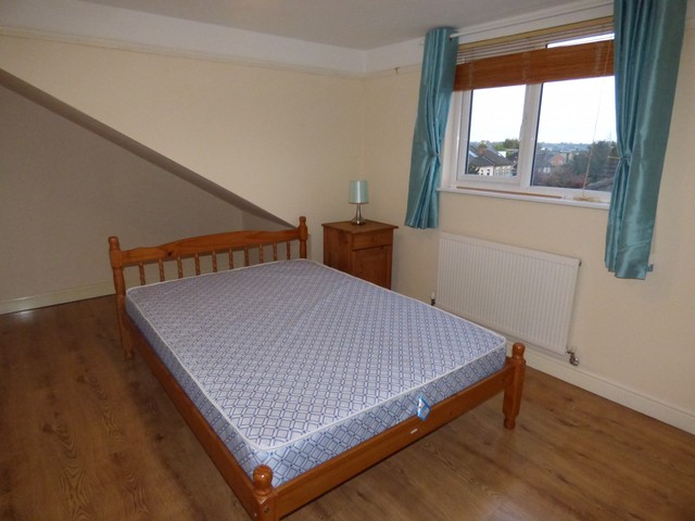  Image of 4 bedroom Apartment to rent in Westridge Road Southampton SO17 at Southampton, SO17 2HN