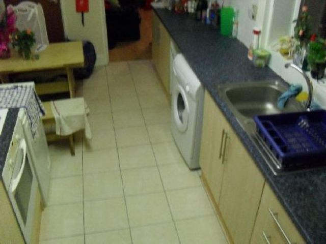  Image of 6 bedroom House Share to rent in Willoughby Avenue Lenton Nottingham NG7 at Lenton Nottinghamshire Lenton, NG7 2EP
