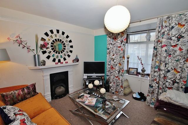  Image of 3 bedroom Terraced house for sale in Newland Witney OX28 at Newland  Witney, OX28 3JH