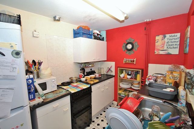  Image of 3 bedroom Terraced house for sale in Newland Witney OX28 at Newland  Witney, OX28 3JH