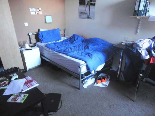  Image of 3 bedroom Flat to rent in Wokingham Road Earley Reading RG6 at Wokingham Road  Reading, RG6 1LH