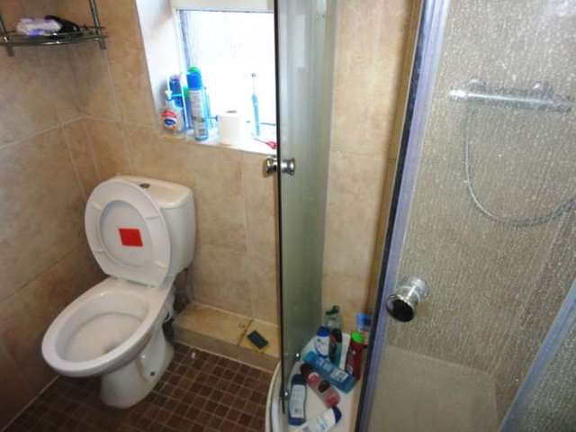  Image of 3 bedroom Flat to rent in Wokingham Road Earley Reading RG6 at Wokingham Road  Reading, RG6 1LH