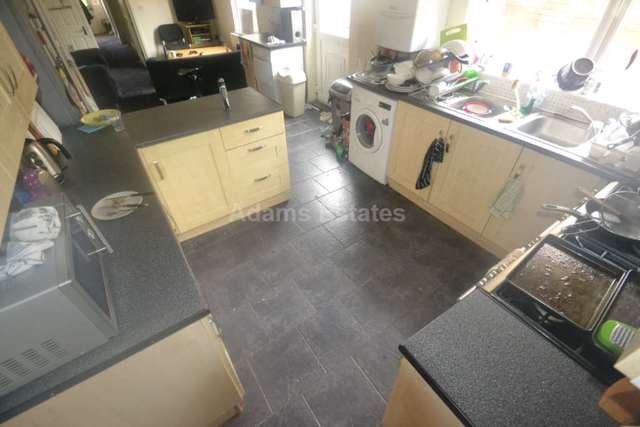  Image of 8 bedroom Semi-Detached house to rent in Wokingham Road Earley Reading RG6 at Wokingham Road  Reading, RG6 1JL