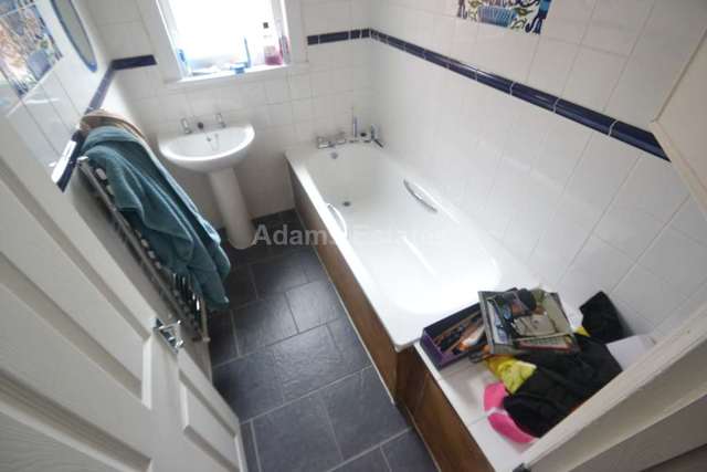  Image of 8 bedroom Semi-Detached house to rent in Wokingham Road Earley Reading RG6 at Wokingham Road  Reading, RG6 1JL