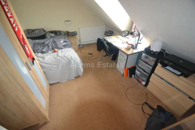  Image of 8 bedroom Semi-Detached house to rent in Wokingham Road Earley Reading RG6 at Wokingham Road  Reading, RG6 1JL