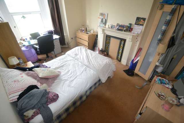  Image of 8 bedroom Semi-Detached house to rent in Wokingham Road Earley Reading RG6 at Wokingham Road  Reading, RG6 1JL