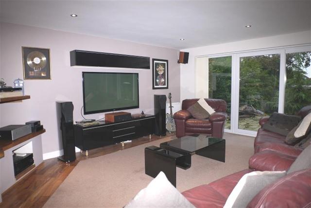  Image of 4 bedroom Detached house for sale in Woodhall Lane Stanningley Pudsey LS28 at Woodhall  Farsley, LS28 7TT