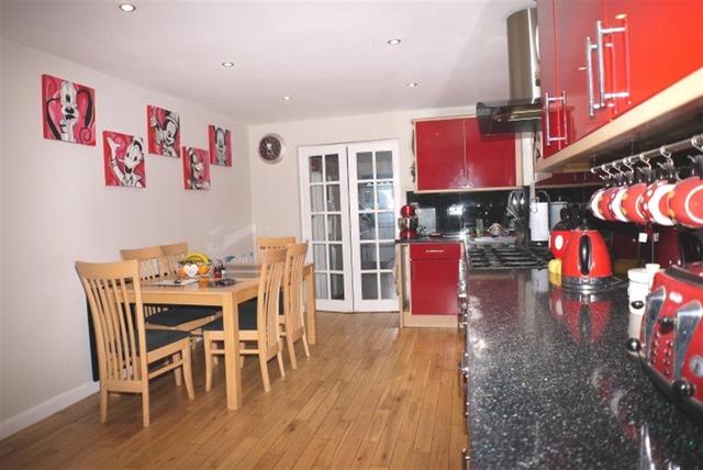  Image of 4 bedroom Detached house for sale in Woodhall Lane Stanningley Pudsey LS28 at Woodhall  Farsley, LS28 7TT