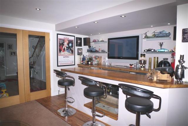  Image of 4 bedroom Detached house for sale in Woodhall Lane Stanningley Pudsey LS28 at Woodhall  Farsley, LS28 7TT