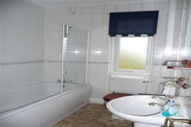 Image of 2 bedroom Flat to rent in Wych Elm Crescent Newcastle upon Tyne NE7 at Newcastle upon Tyne, NE7 7PY