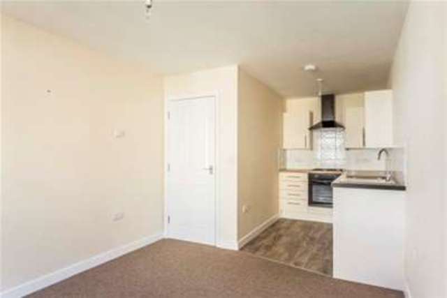  Image of 2 bedroom Flat to rent in York Road Sandown PO36 at Sandown, PO36 8ET