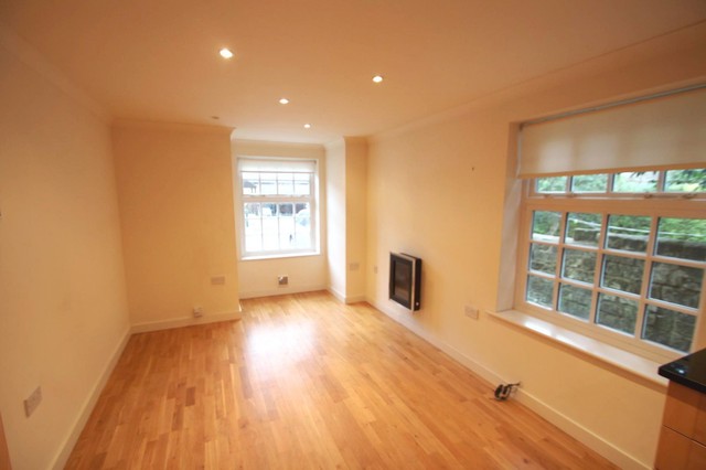  Image of 3 bedroom End of Terrace to rent in High Street Handcross Haywards Heath RH17 at High Street  Haywards Heath, RH17 6BF