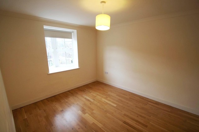  Image of 3 bedroom End of Terrace to rent in High Street Handcross Haywards Heath RH17 at High Street  Haywards Heath, RH17 6BF