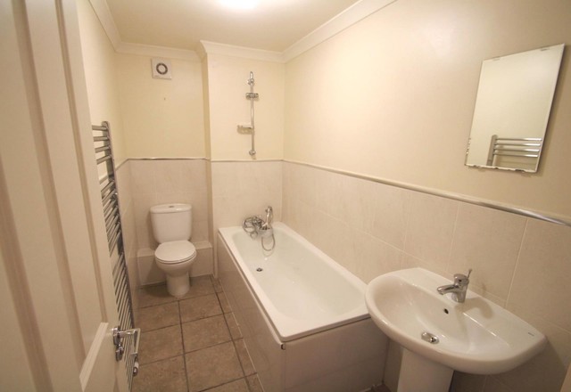  Image of 3 bedroom End of Terrace to rent in High Street Handcross Haywards Heath RH17 at High Street  Haywards Heath, RH17 6BF