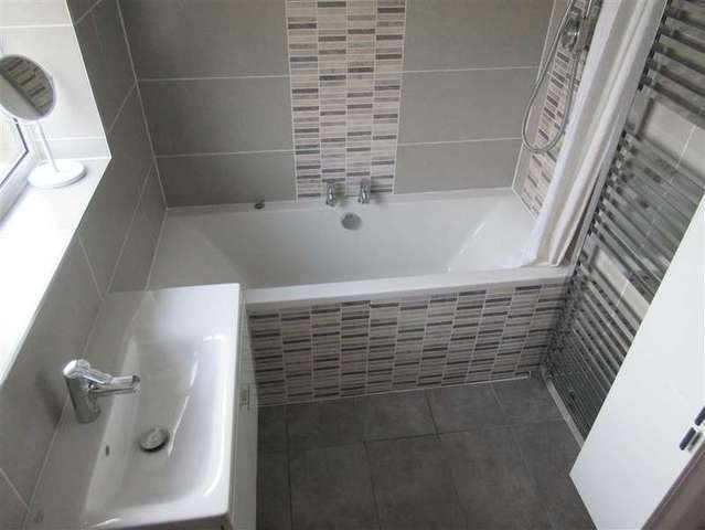  Image of 4 bedroom Semi-Detached house for sale in Hermitage Drive Twyford Reading RG10 at Twyford  Reading, RG10 9HT