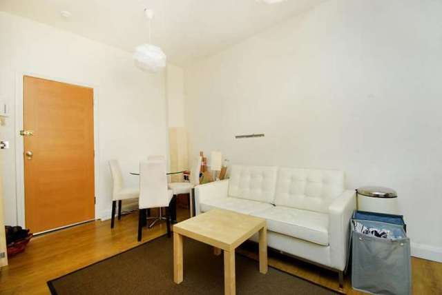  Image of Flat to rent in Buckland Crescent London NW3 at Buckland Crescent Swiss Cottage London, NW3 5DX