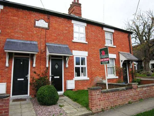  Image of 3 bedroom Cottage for sale in High Street Wanborough Swindon SN4 at High Street Wanborough Swindon, SN4 0AE