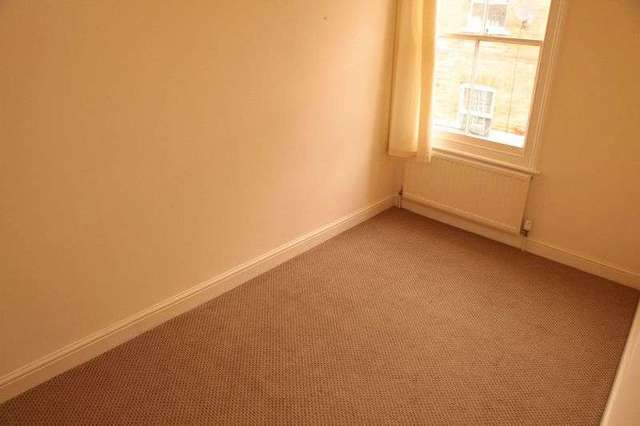  Image of 1 bedroom Terraced house to rent in Montague Terrace Lincoln LN2 at Montague Terrace  Lincoln, LN2 5BE