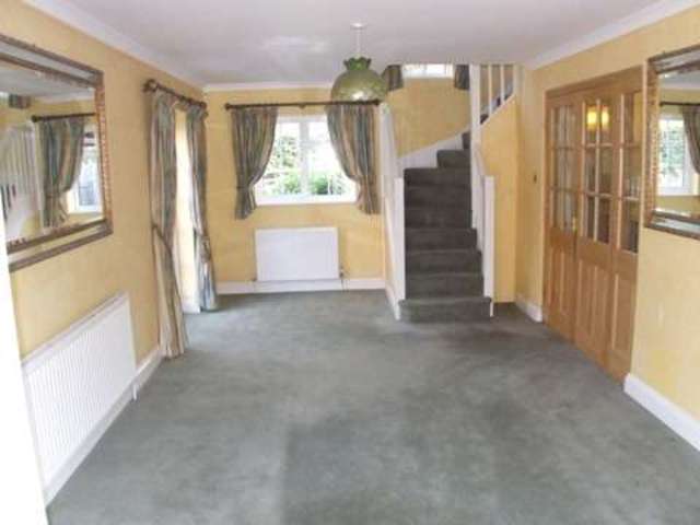  Image of 3 bedroom Cottage to rent in Park Corner Marlow Road Maidenhead SL6 at Park Corner Marlow Road Maidenhead, SL6 6PG