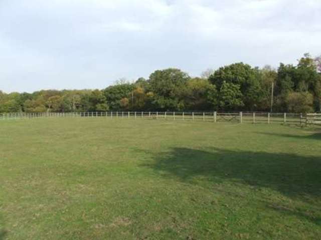  Image of 3 bedroom Cottage to rent in Park Corner Marlow Road Maidenhead SL6 at Park Corner Marlow Road Maidenhead, SL6 6PG