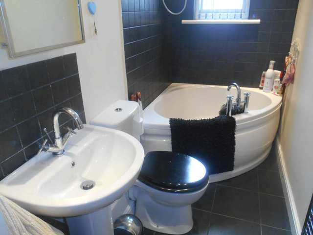  Image of 2 bedroom Terraced house to rent in Fairfield Avenue Tingley Wakefield WF3 at Fairfield Avenue Tingley Wakefield, WF3 1BG