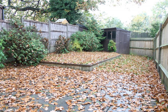  Image of 2 bedroom End of Terrace to rent in Wych Hill Park Hook Heath Woking GU22 at Woking, GU22 0HE
