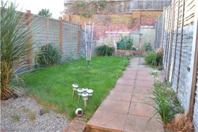  Image of 2 bedroom Property to rent in Tuppenney Close Hastings TN35 at East Sussex, TN35 5QJ