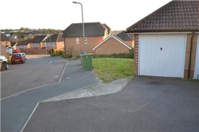  Image of 2 bedroom Property to rent in Tuppenney Close Hastings TN35 at East Sussex, TN35 5QJ
