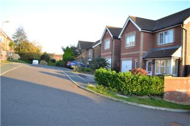  Image of 2 bedroom Property to rent in Tuppenney Close Hastings TN35 at East Sussex, TN35 5QJ
