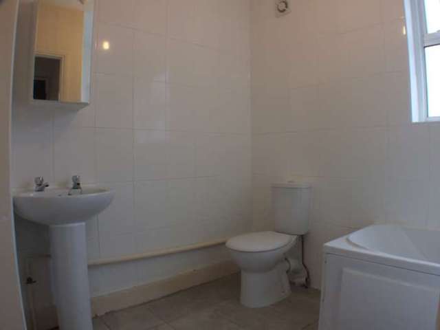  Image of 1 bedroom Flat to rent in Abbey Road London SE2 at Abbey Road Abbey Wood London, SE2 9HA
