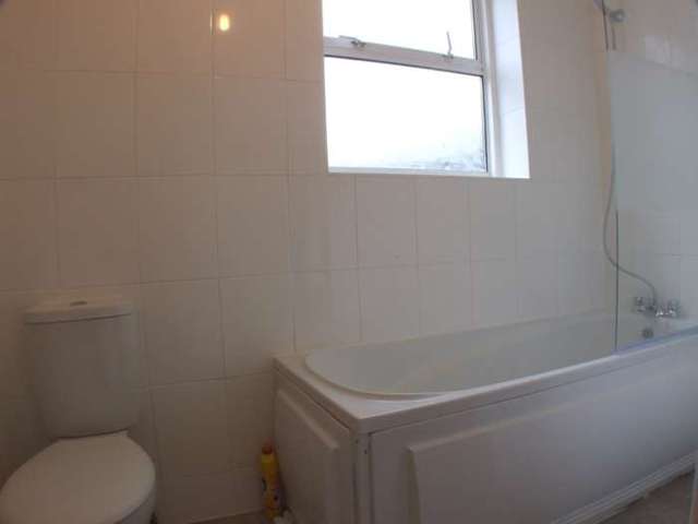  Image of 1 bedroom Flat to rent in Abbey Road London SE2 at Abbey Road Abbey Wood London, SE2 9HA