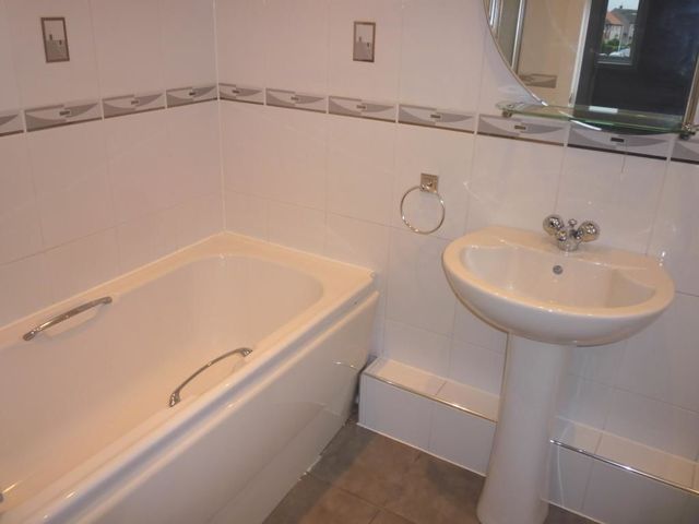  Image of 2 bedroom Semi-Detached house to rent in Aberdour Place Dunfermline KY11 at Dunfermline Fife Fife, KY11 4SG