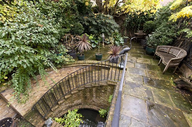  Image of 4 bedroom Terraced house for sale in Alexander Square London SW3 at Alexander Square  London, SW3 2AY