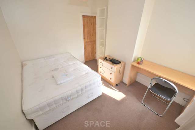  Image of 4 bedroom Terraced house to rent in Amherst Road Earley Reading RG6 at Amherst Road  Reading, RG6 1NU