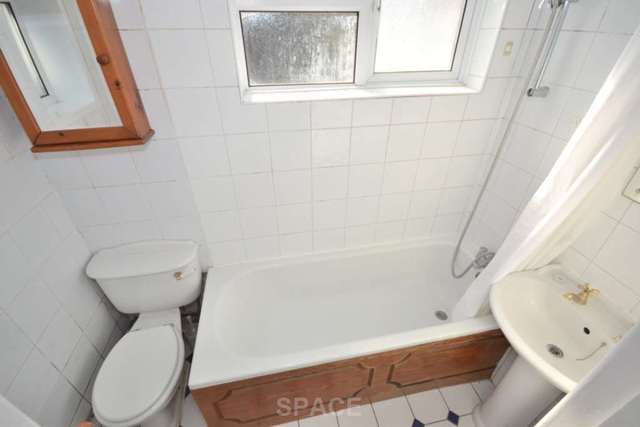  Image of 4 bedroom Terraced house to rent in Amherst Road Earley Reading RG6 at Amherst Road  Reading, RG6 1NU