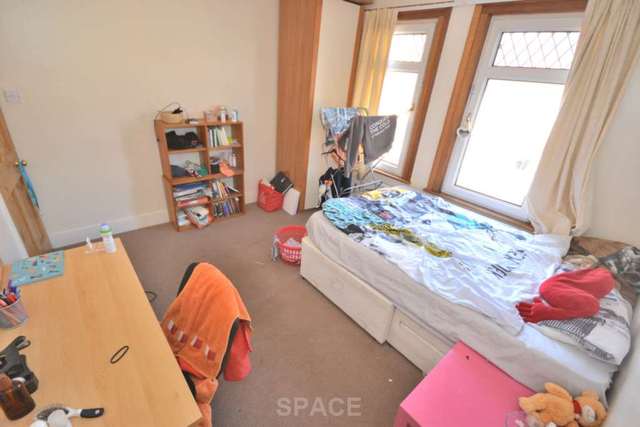  Image of 4 bedroom Terraced house to rent in Amherst Road Earley Reading RG6 at Amherst Road  Reading, RG6 1NU