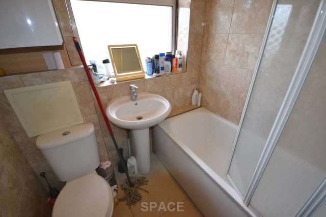  Image of 1 bedroom House Share to rent in Anderson Avenue Earley Reading RG6 at Anderson Avenue Earley Reading, RG6 1HD