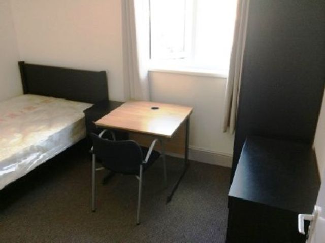  Image of 6 bedroom House Share to rent in Arley Road Bournbrook Birmingham B29 at Selly Oak West Midlands Selly Oak, B29 7BQ